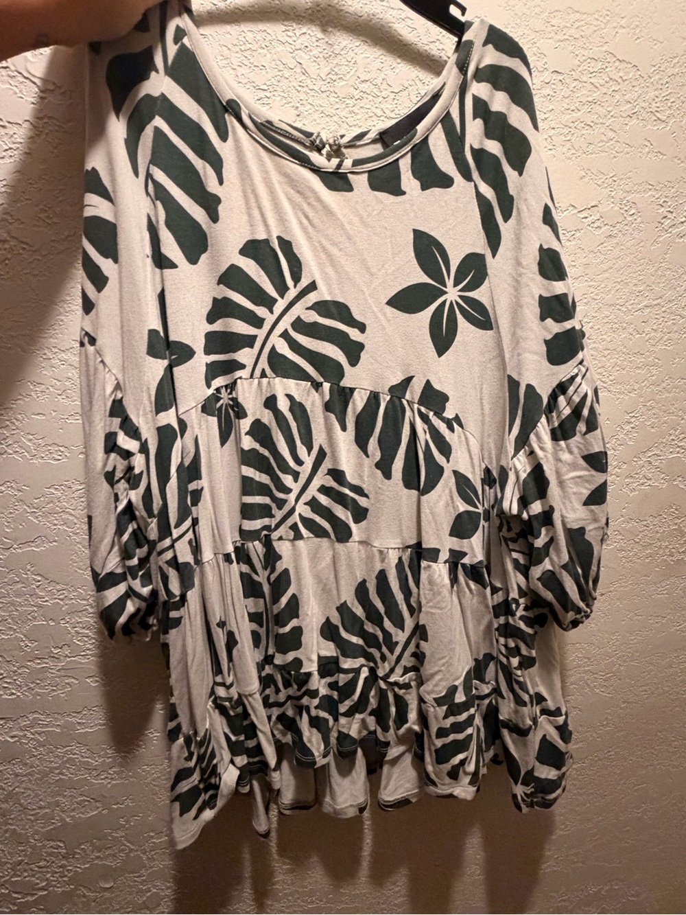Tanoa 2 dresses, 2 pants, and 1 top. Take it all!! - Picture 15 of 16
